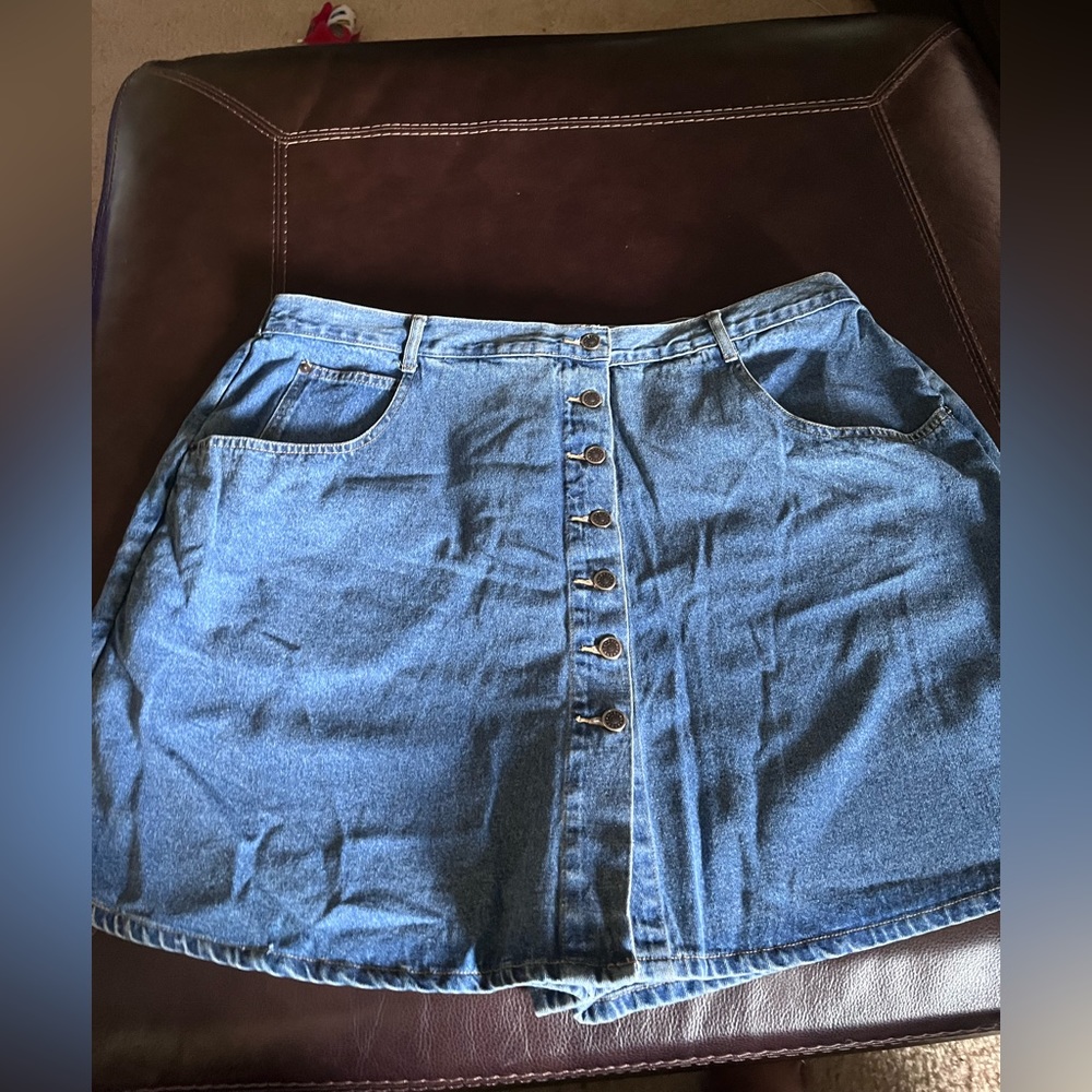 Real cute ladies denim skort size 24